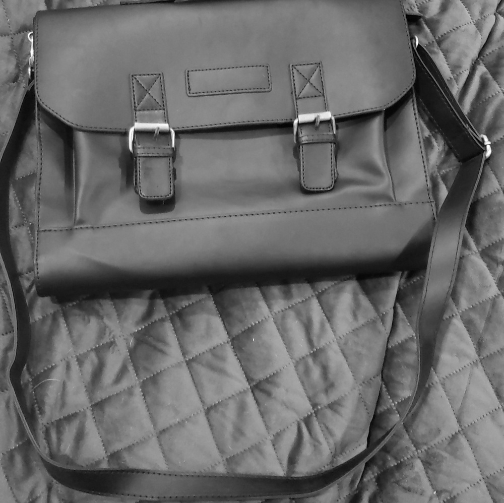 Beautiful leather bag/ NEVER used